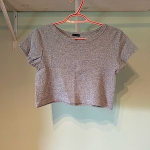 T-shirt gris crop top brandy melville